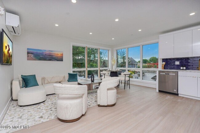 Building Photo - 27 3rd Ave