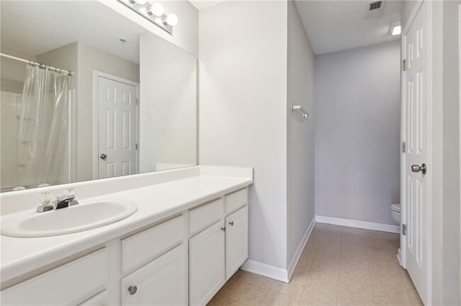 Building Photo - 372 Azalea Cir