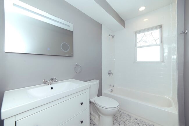 Building Photo - 10 Duffley Ct