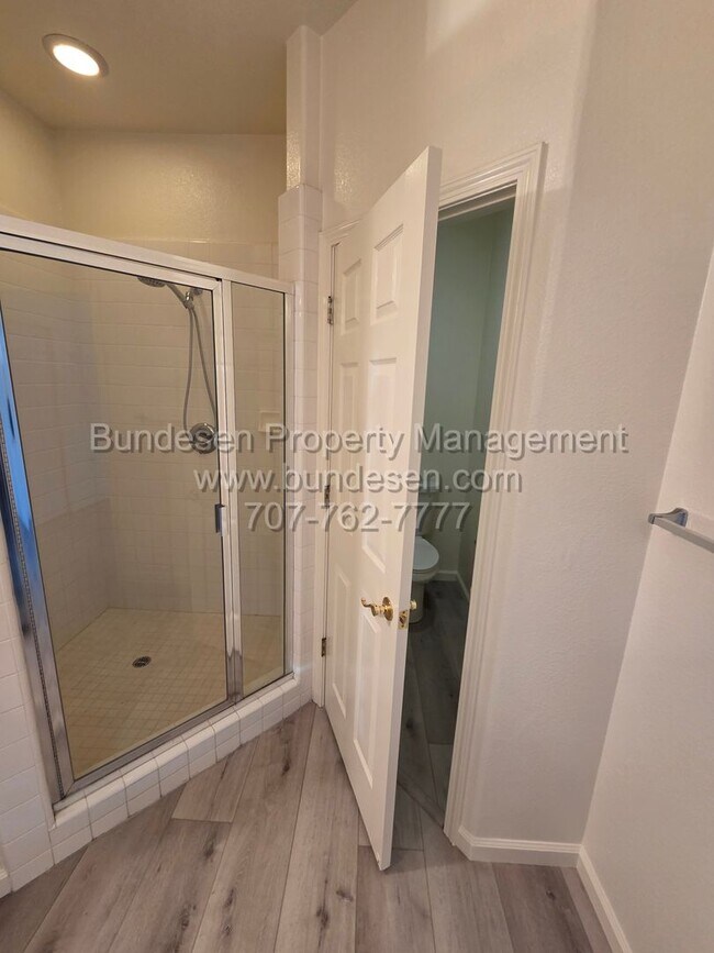 Building Photo - 3855 Louis Krohn Dr