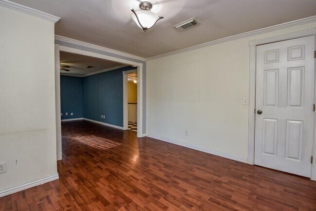 Building Photo - 1105 Avenue D