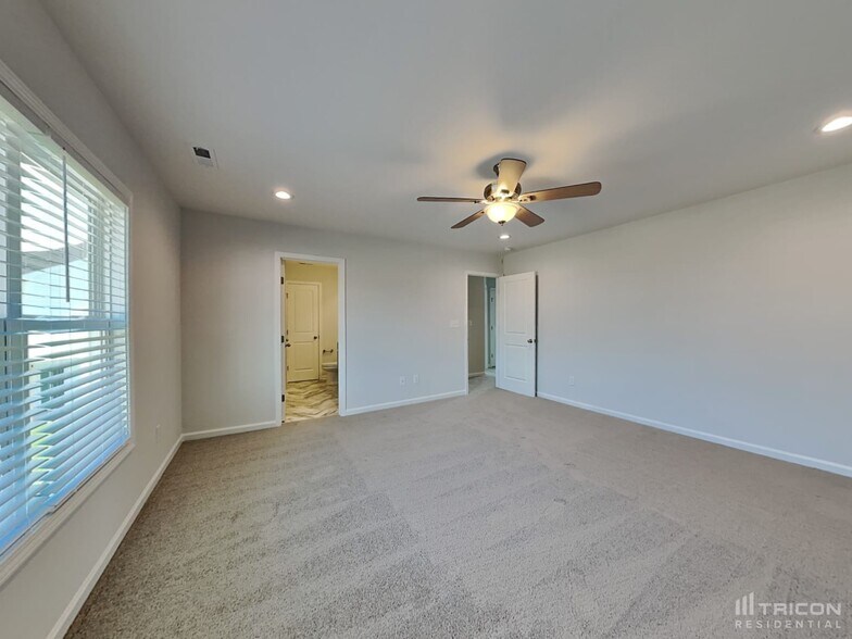 Building Photo - 258 Sturgeon St