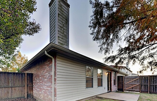 Building Photo - AVAILABLE NOW