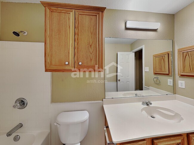 Building Photo - 432 Round Rock Rd