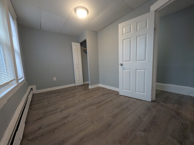 Building Photo - 441 Riverside Dr