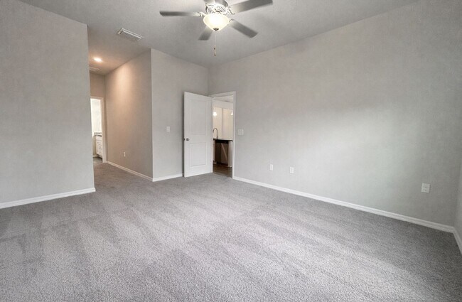 Building Photo - Live in Luxury — Your New 2023 Dream Home Awaits!