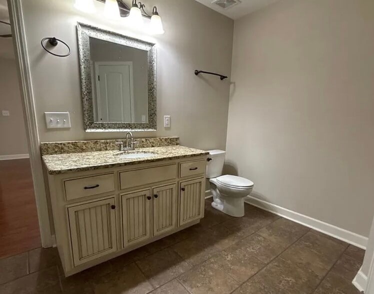 Building Photo - 322 Hidden Springs Ln