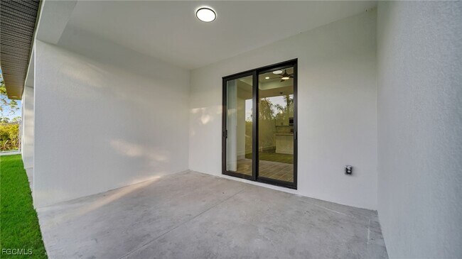 Building Photo - 706 Homer Ave S