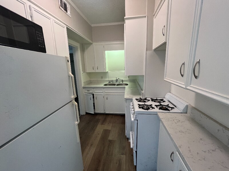 Building Photo - 1020 Kavanaugh Blvd