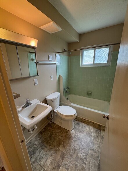 Building Photo - 55 Dunwell Ave