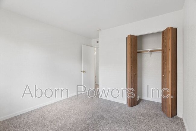 Building Photo - 2529 Greenwood Ln