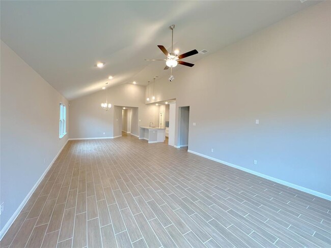 Building Photo - 208 Comet Pointe Dr