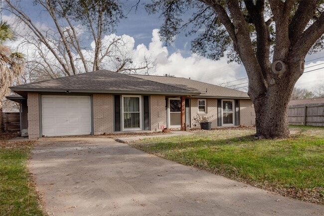 Building Photo - 2118 Fordham Ln