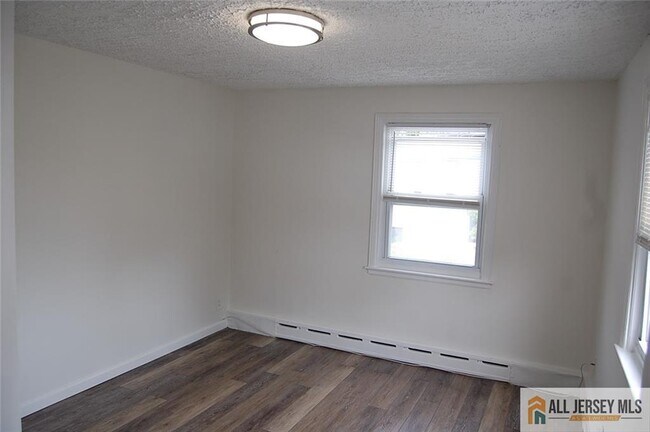 Building Photo - 57 Avenel St