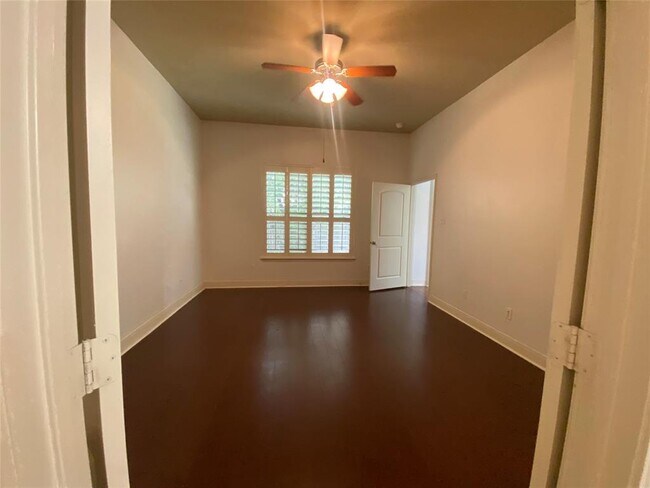 Building Photo - 2210 Onion Creek Pkwy