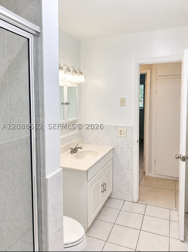 Building Photo - 320 NW 93rd Ave