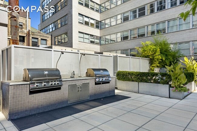 Building Photo - 59 John St