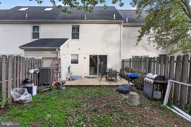 Building Photo - 134 Ashley Dr