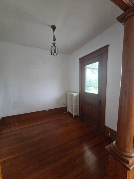 Back room space leading to back - 2 Maple Ave