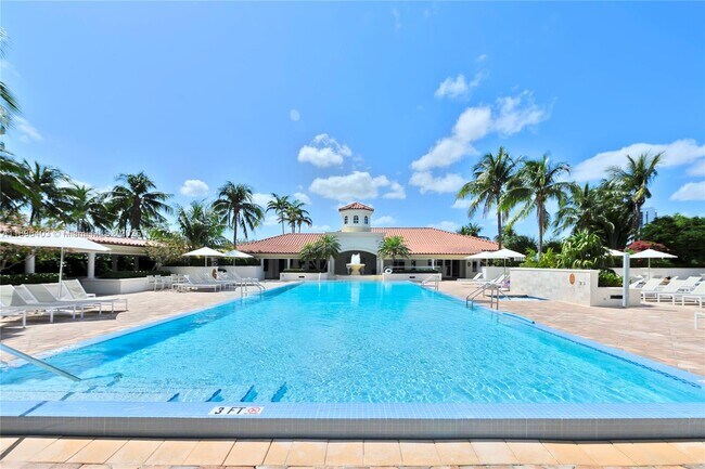 Building Photo - 20000 E Country Club Dr