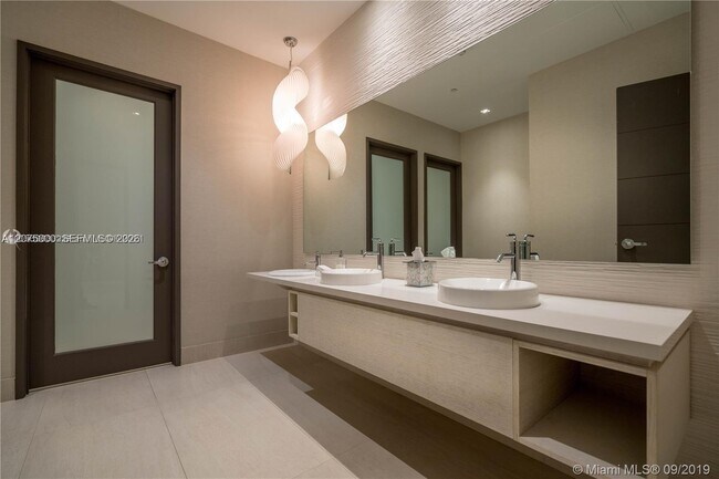 Building Photo - 17301 Biscayne Blvd