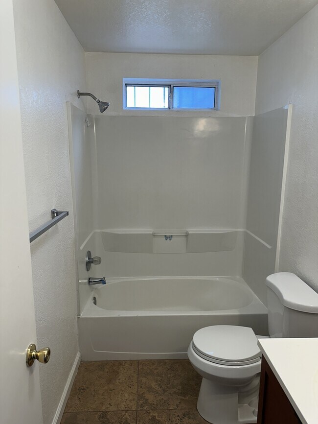 Building Photo - Riverbank 3 Bedroom 2 Bath Fourplex with Garage