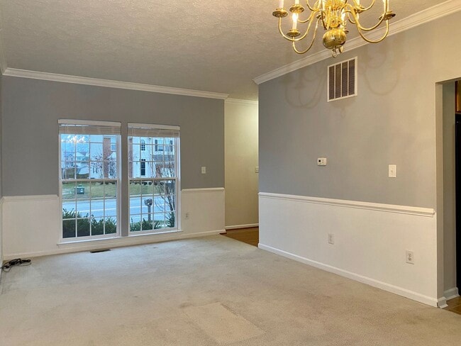 Building Photo - Charming 4 Bedroom/2.5 Bathroom in White M...