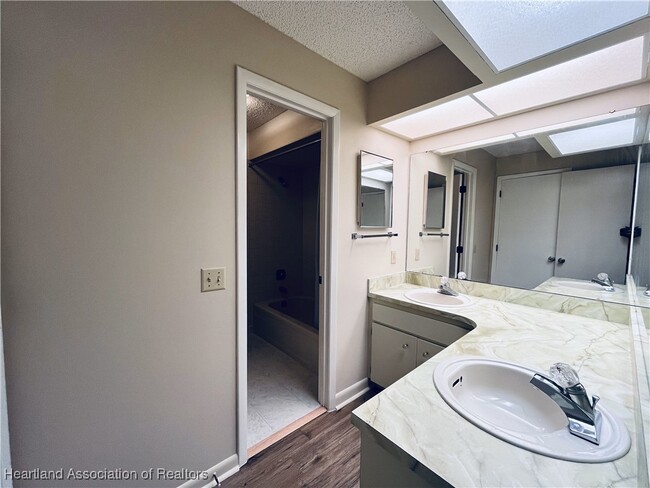 Building Photo - 4534 Lafayette Ave