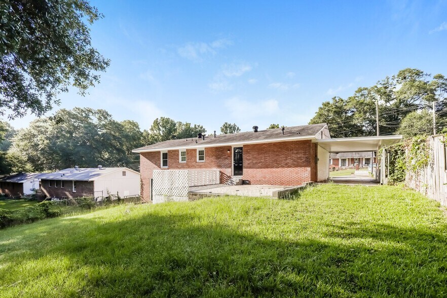 Building Photo - 5145 Burbank St