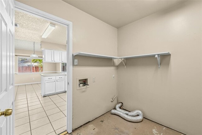 Building Photo - 609 Riverwood Dr