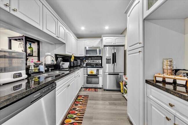 Building Photo - 8550 SW 149th Ave