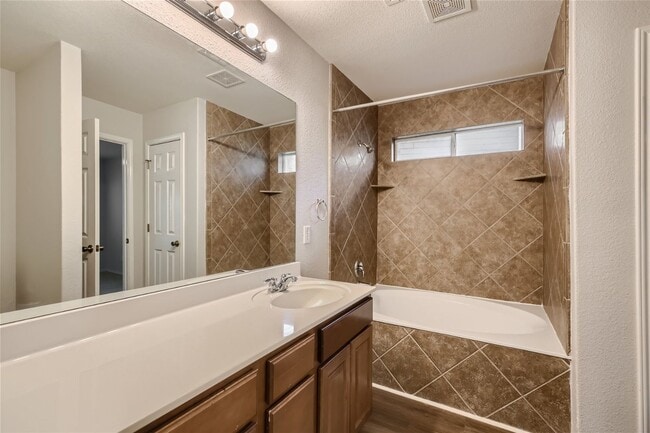 Building Photo - 3 bedroom 2 bathroom on a culdesac located on the far westside of San Antonio