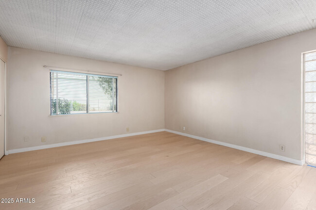 Building Photo - 5 Inner Cir
