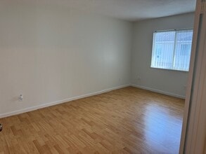 Building Photo - 2330 Coventry Cir