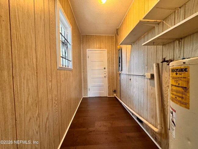 Building Photo - 3728 Silver St