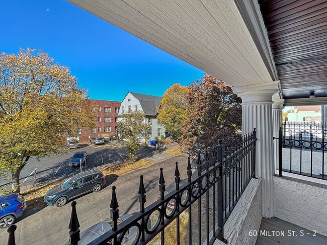 Building Photo - 2+br 1ba ~ Security Deposit Free Alternati...