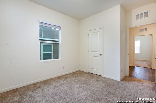 Building Photo - Modern Move-In Ready Home Near Lackland AFB | Pool, Park & Prime Location!
