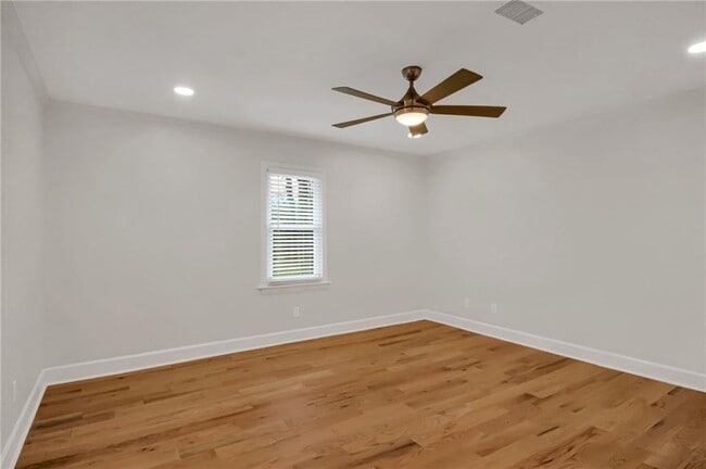 Building Photo - 8 Huntington Pl Dr