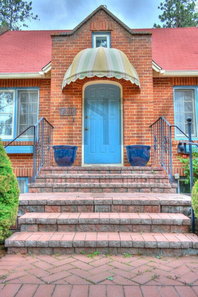 Building Photo - Stunning Brick Home near Audubon Park
