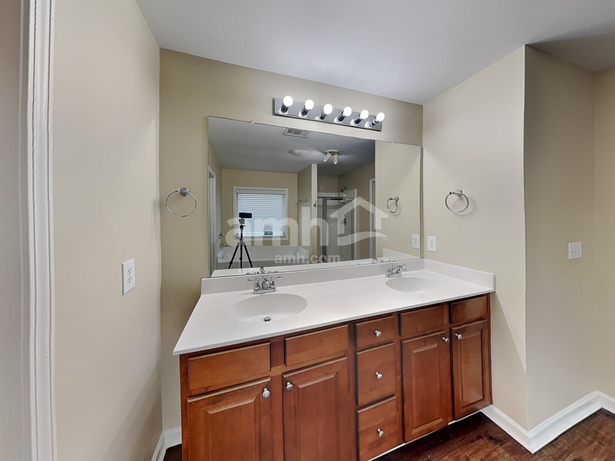 Building Photo - 850 Stonehaven Rd SW