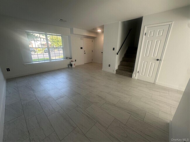Building Photo - 256 Quassaick Ave