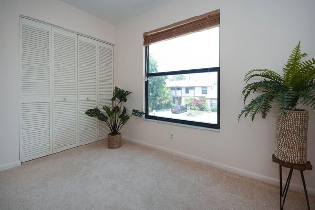 Building Photo - 122 Sherwood Cir