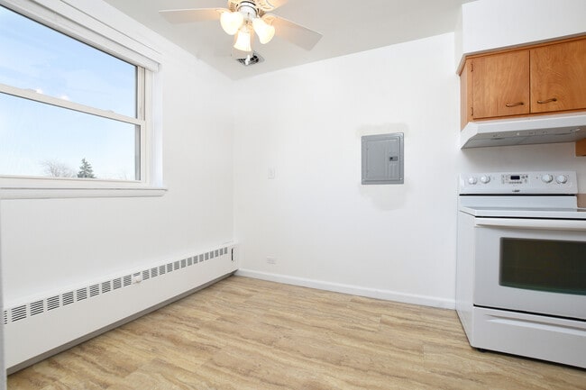 Building Photo - 1333 W Touhy Ave
