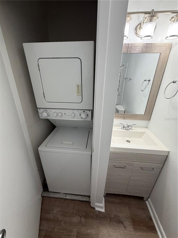 Building Photo - 4508 S Oak Dr