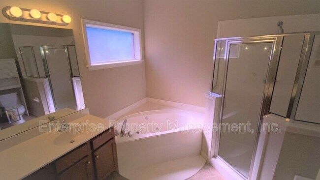 Building Photo - 10204 Sutton Ridge Ln