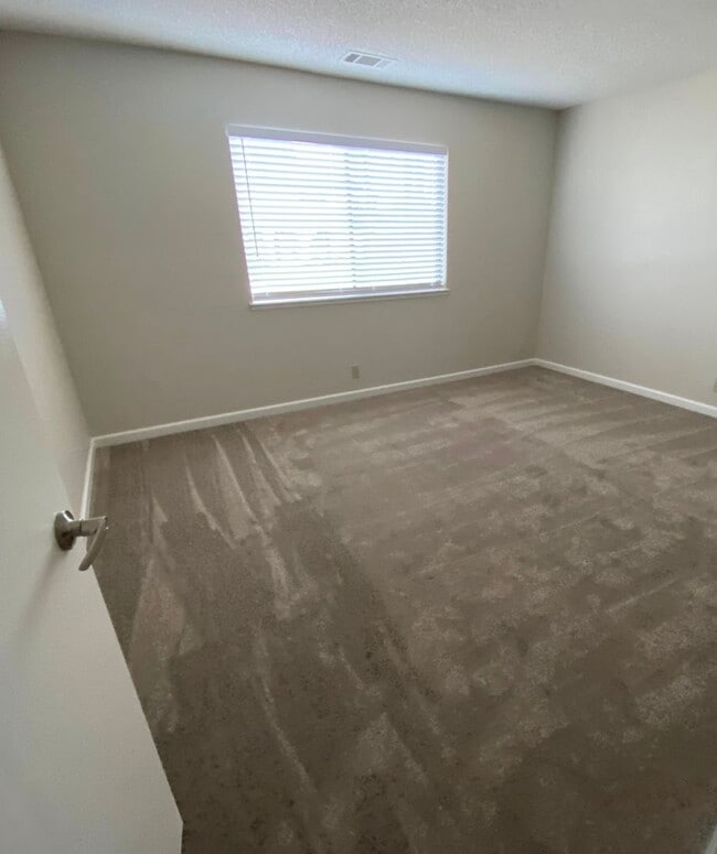 Building Photo - 130 Quietwood Dr