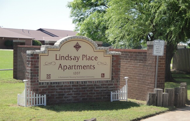 Building Photo - 1207 W Cherokee St