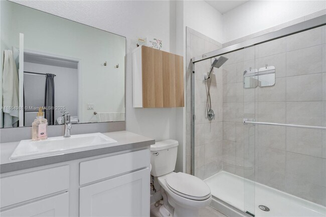 Building Photo - 1150 SW 6th Ave