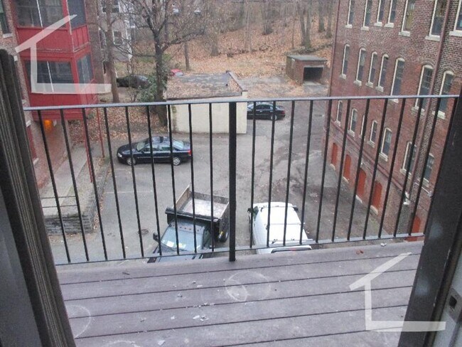 Building Photo - AMAZING 4 bed 2 bath in Brookline.... ABSOLUTELY STUNNING!!!