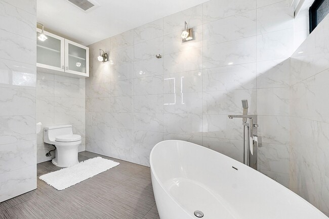 Building Photo - 40 Portside Dr